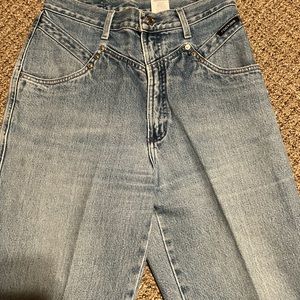 Light wash denim Rockies jeans.